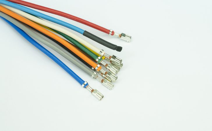 三相200V発電機はどうつなぐ?U・V・Wと配線・アースを解説